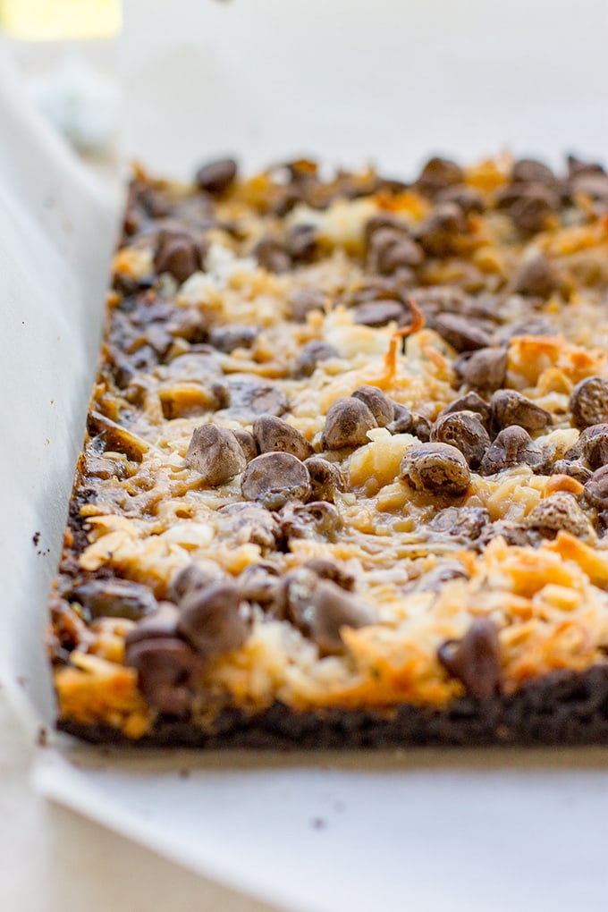 Shortcut Samoa cookie bars | Chocolate chips, caramel sauce, coconut, and an Oreo crust make an easy at-home version of the classic Girl Scout cookie.