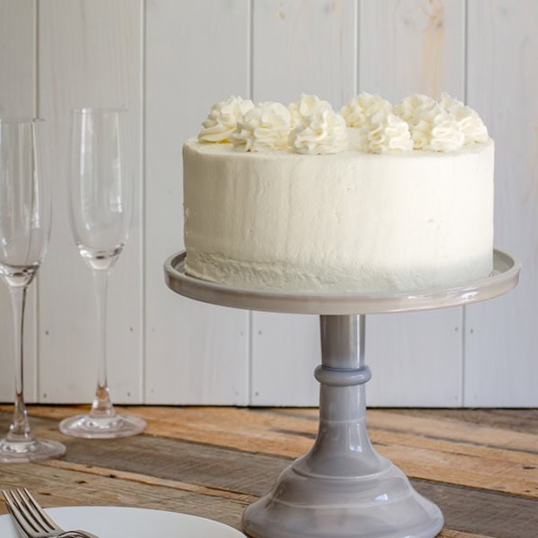 Champagne layer cake | Tender, sweet champagne-infused cake with champagne buttercream frosting, perfect for any celebration! #cake #champagne #engagement #newyears
