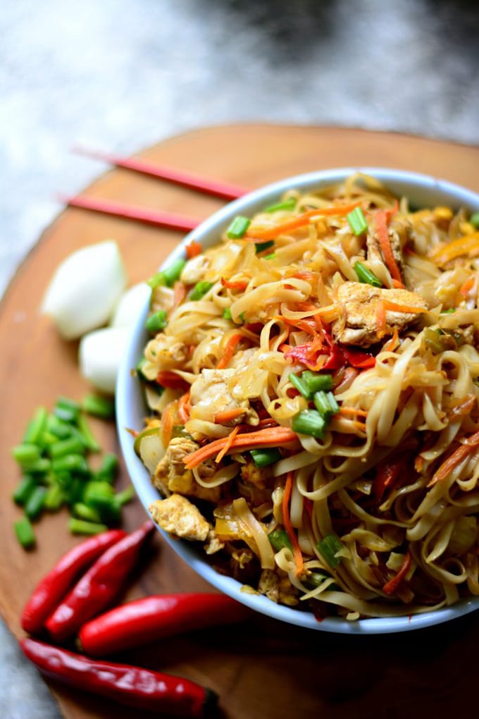 Simple stir fried noodles - loveisinmytummy.com