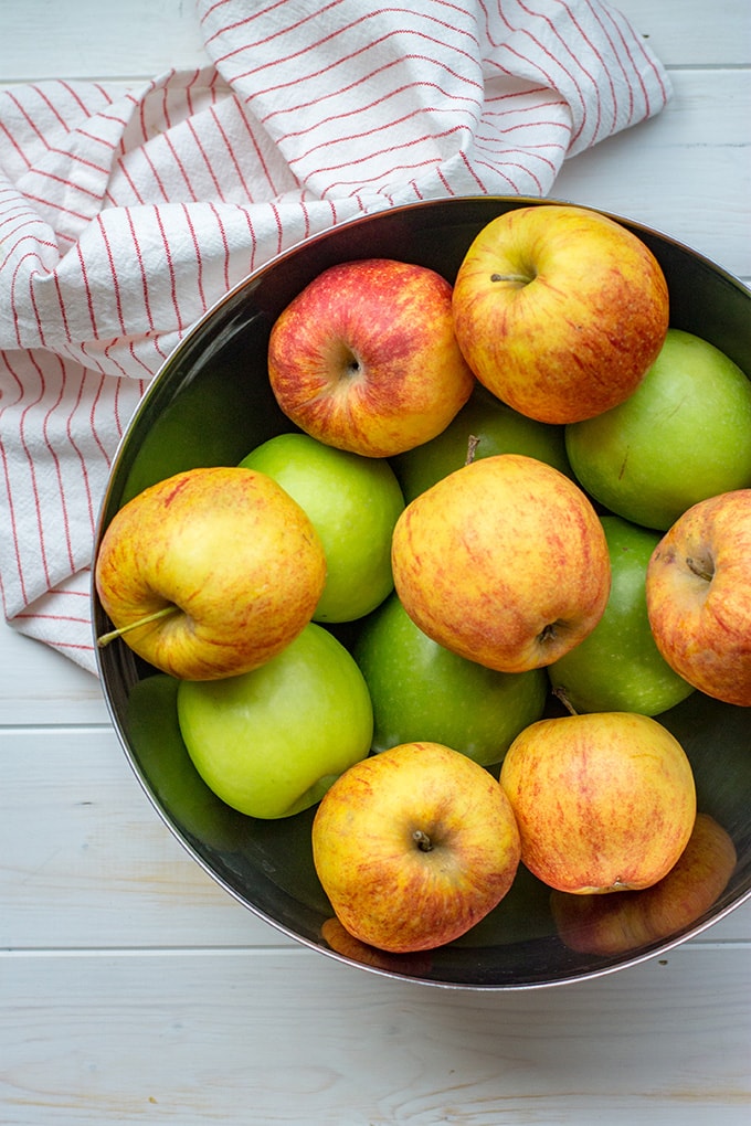 Crockpot apple butter sweetened with honey | Fall baking starts with this amazing homemade apple butter, made in the slow cooker, sweetened with honey. #applebutter #fallbaking #crockpot