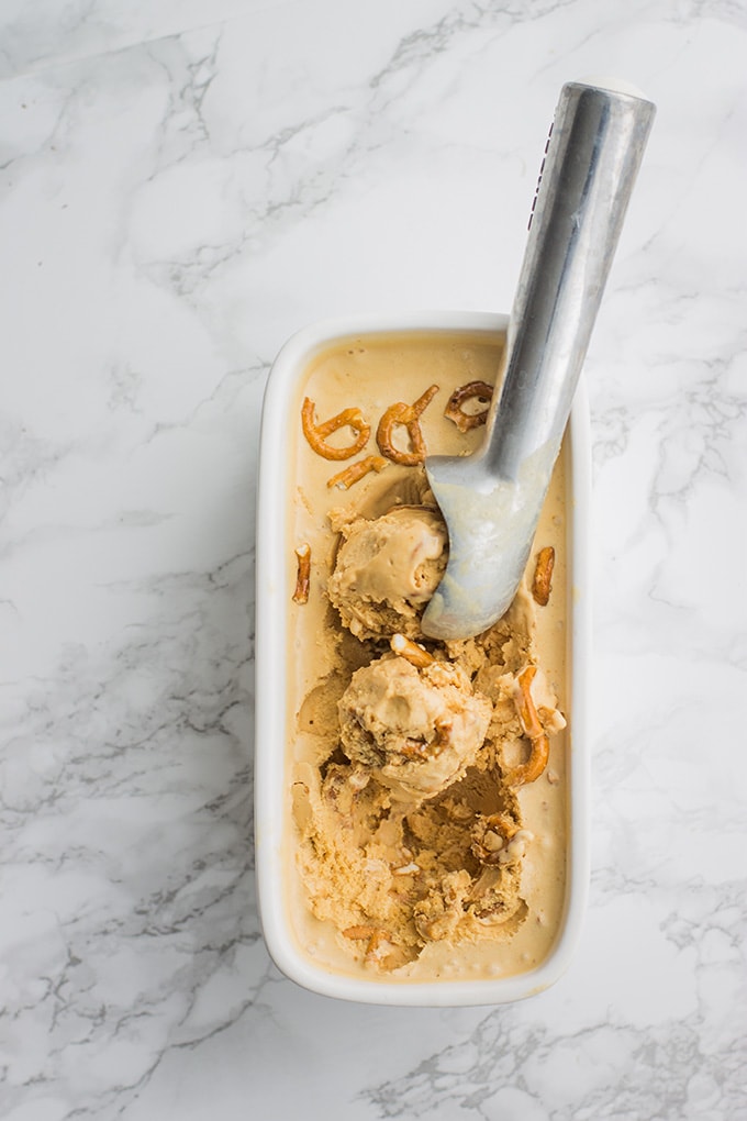 Salted caramel pretzel ice cream | Sweet, creamy, buttery homemade custard ice cream with rich caramel flavor. #icecream #saltedcaramel