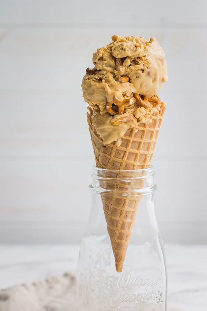 Salted caramel pretzel ice cream | Sweet, creamy, buttery homemade custard ice cream with rich caramel flavor. #icecream #saltedcaramel