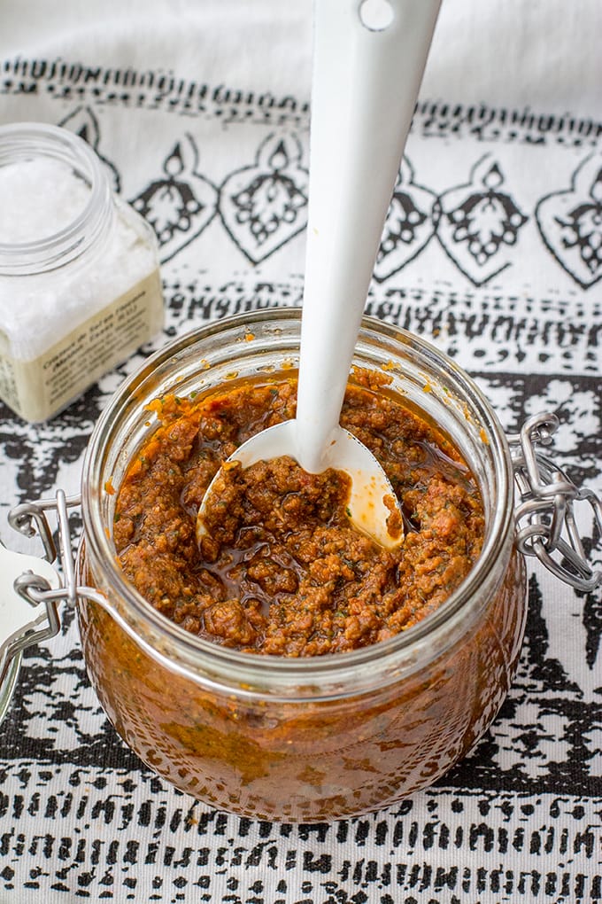 Homemade sun-dried tomato pesto | Quick and easy pesto recipe with tomatoes, basil, pine nuts, and parmesan. Just a spoonful adds instant flavor to sauces, soups, pizza, pasta, and more! #pesto #fromscratch