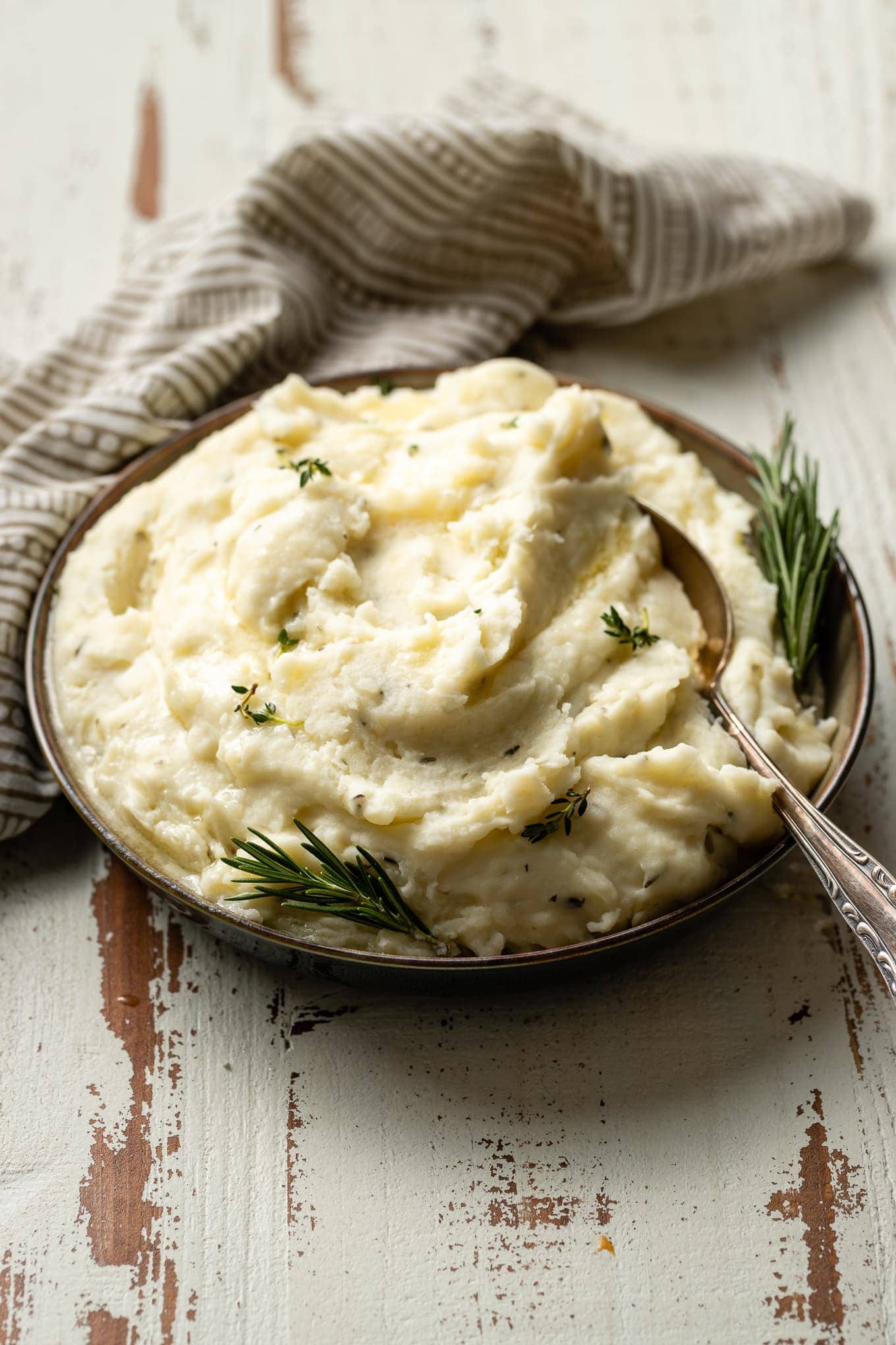 https://www.nourish-and-fete.com/wp-content/uploads/2019/11/instant-pot-mashed-potatoes-1360px-2.jpg