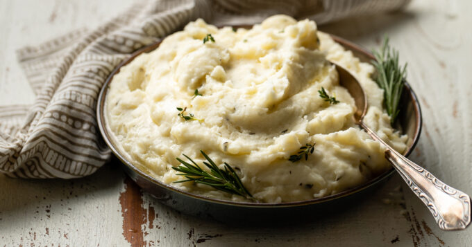 A bowl of mashed potatoes.