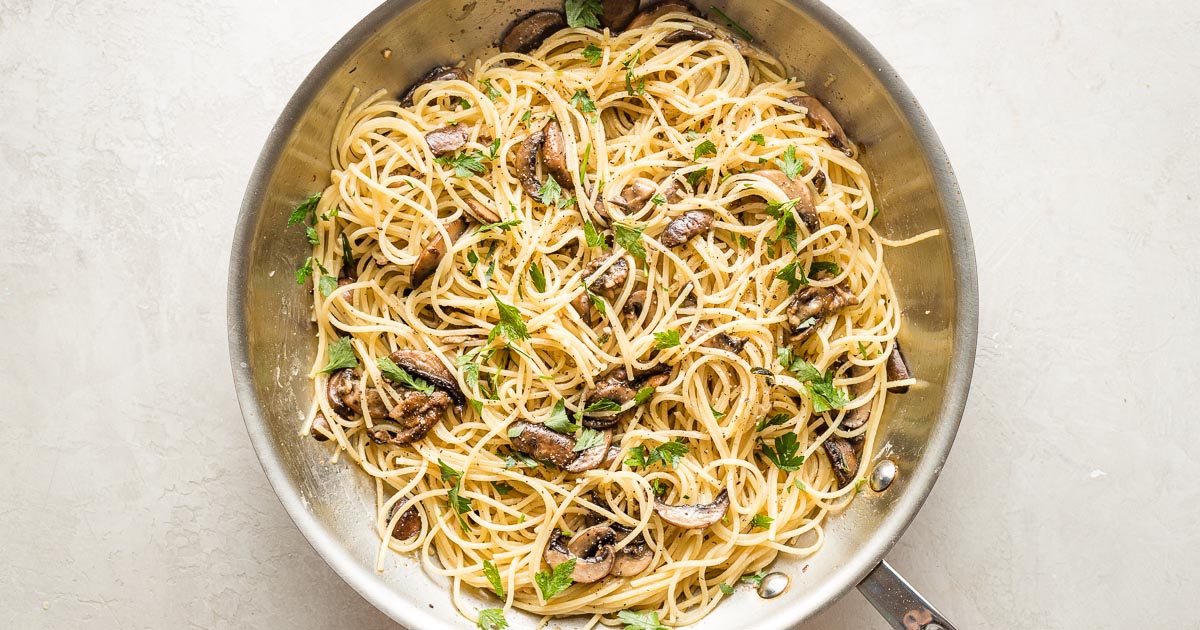 Spaghetti with Mushrooms, Oregano, and Garlicky Breadcrumbs