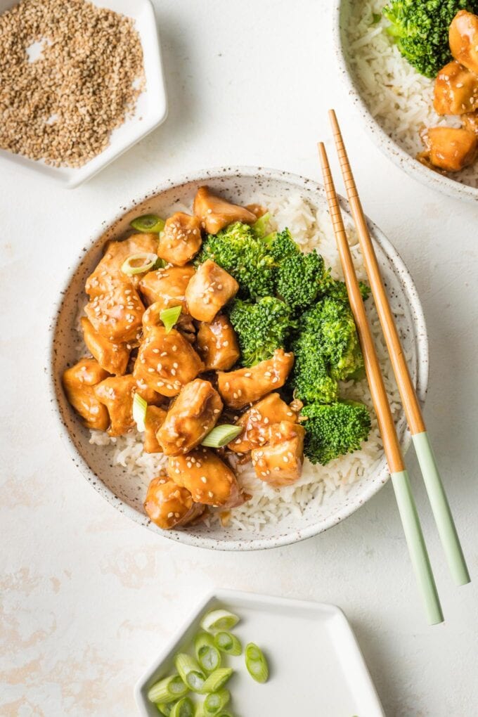 Bowl of easy teriyaki chicken served with steamed broccoli and rice.