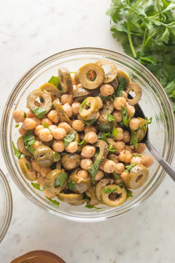 Salad with chickpeas and green olives.
