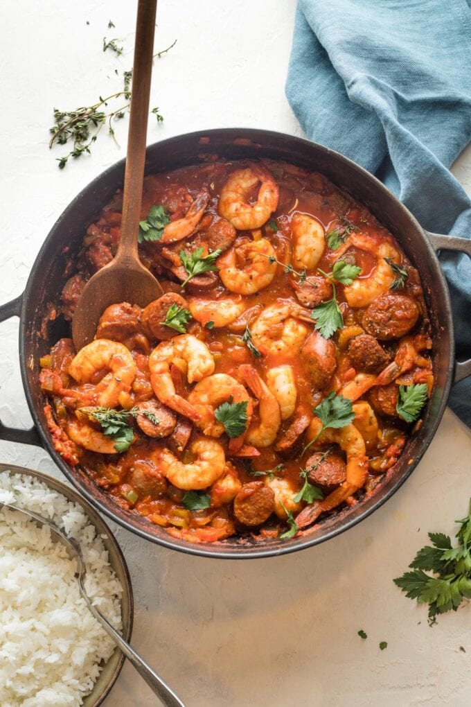 Shrimp and sausage jambalaya without rice in a large cast iron skillet, ready to serve.