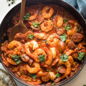 Shrimp and sausage jambalaya without rice in a large cast iron skillet, ready to serve.