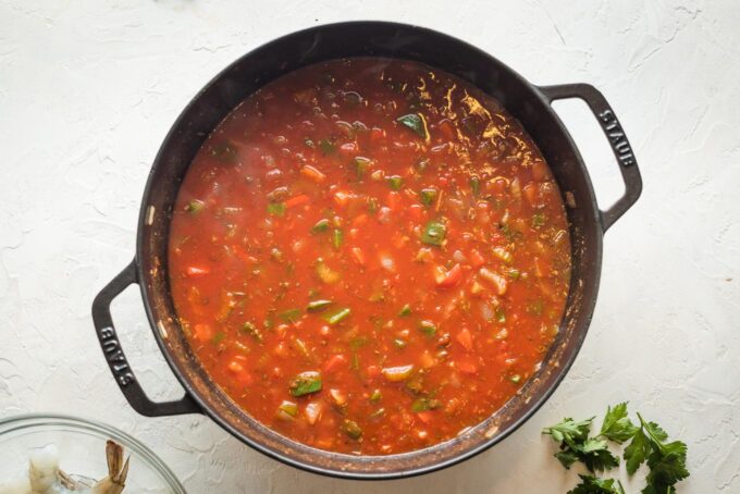 Tomato-based sauce for jambalaya in a pan.