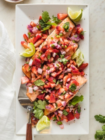 Platter full of roast salmon with strawberry jalapeno salsa.