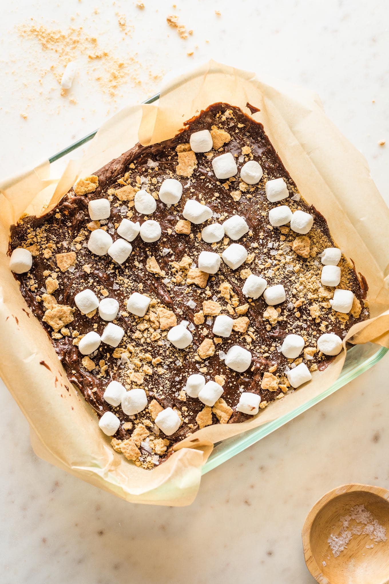 Fudge sprinkled with graham crackers and marshmallows, ready to cool.