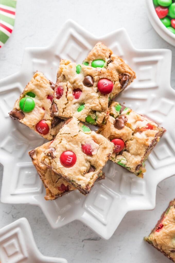 Small plate with Christmas M&M blondies ready to enjoy.