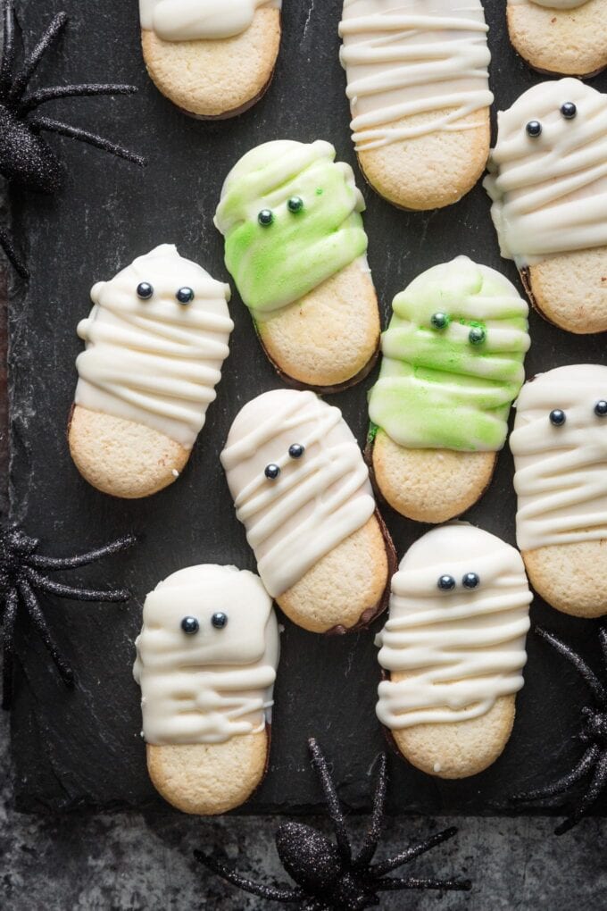 Milano mummies, mostly all white, but with two dusted with green edible luster dust for a ghoulish effect.
